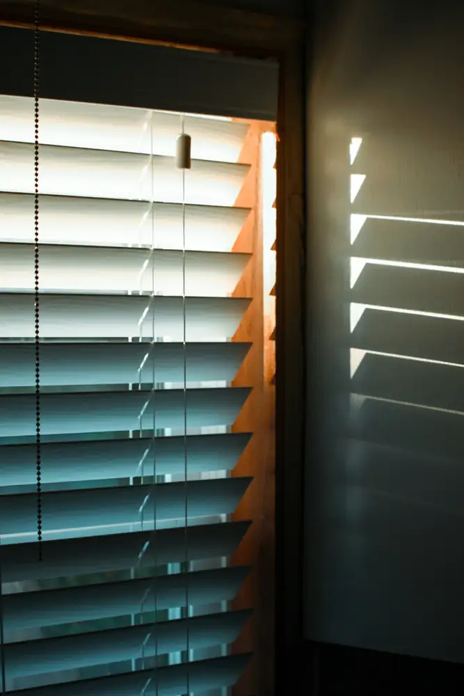 wooden-venetian-blinds.webp